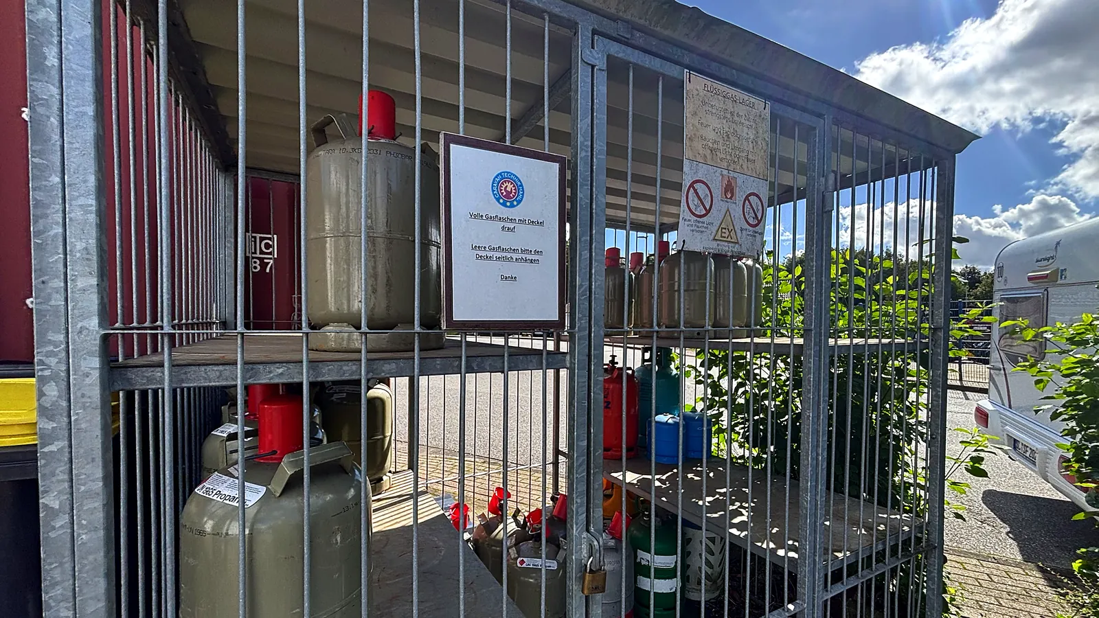 Gasflaschenlager von Caravan Technik Mahl in Schuby – Propangasflaschen zum Tausch