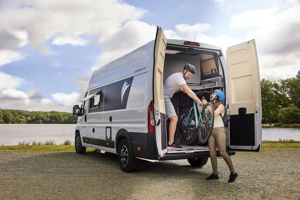 Dreamer Camper Sport – Heckgarage mit Fahrrädern